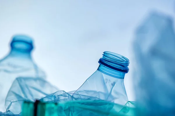 Θρυμματισμένο Πλαστικά Μπουκάλια Σωρού Έτοιμη Για Ανακύκλωση — Φωτογραφία Αρχείου
