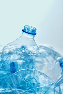 Ezilmiş plastik şişe yığın geri dönüşüm için hazır