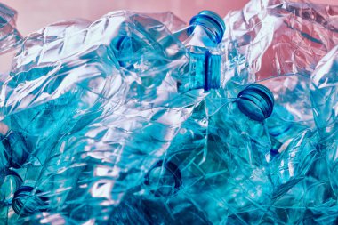 Ezilmiş plastik şişe yığın geri dönüşüm için hazır