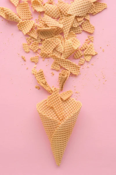 Cones Waffle Sorvete Fundo Rosa Pastel Vista Superior Plana Leigos — Fotografia de Stock