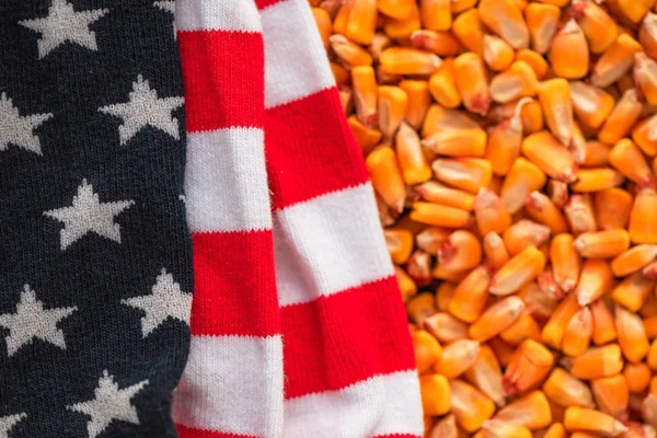 Bendera Amerika Serikat Yang Dilipat Atas Kernel Biji Jagung Setelah — Stok Foto