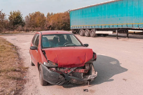 Összetört Autó Úton Közlekedési Baleset Után — Stock Fotó