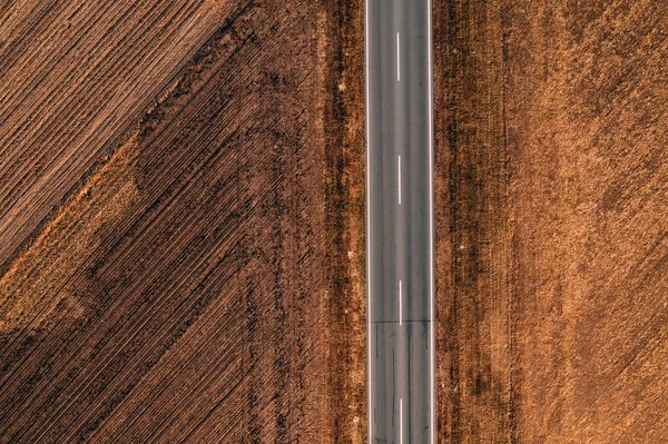 Vista Aérea Del Camino Vacío Través Del Campo Día Soleado —  Fotos de Stock