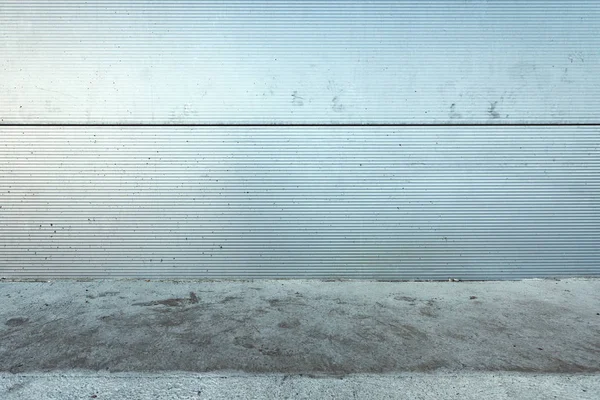 Dirty Industrial Interior Background Concrete Flooring Metal Wall — Stock Photo, Image