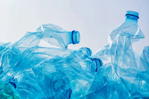 Zerkleinerte Plastikflaschen Stapeln Sich Zum Recycling Bereit — Stockfoto