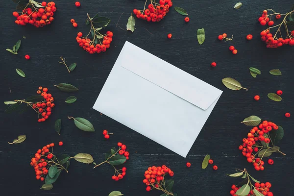 Flat Lay Bianco Vuoto Busta Modello Fino Spazio Copia Sfondo — Foto Stock