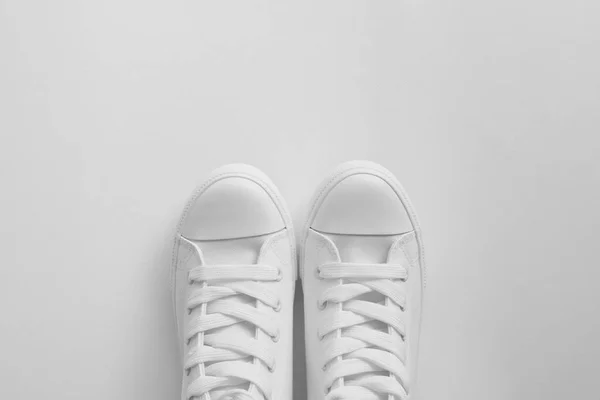 Zapatillas Blancas Desde Arriba Con Espacio Para Copiar Estilo Vida —  Fotos de Stock