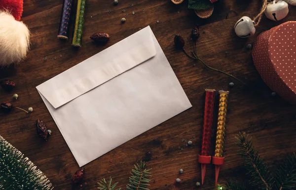 Schreiben Eines Briefes Den Weihnachtsmann Weihnachten Leerer Umschlag Auf Dem — Stockfoto