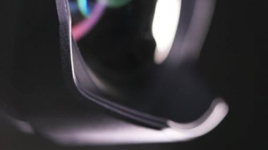 DSLR fotoğraf makinesi ve tv stüdyosu, led ışık panelinde seçici odak, düşük anahtar ağır çekim kadar yakın