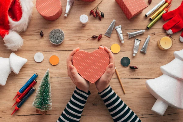 Kreativa Diy Hantverk Hobby Att Göra Hjärtformade Presentförpackning För Julklappar — Stockfoto