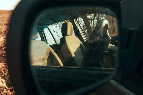 Voiture Abandonnée Campagne Vue Sur Miroir Aile Reflet Intérieur Vide — Photo