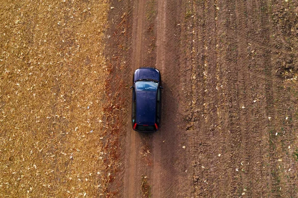 Vue Aérienne Voiture Noire Sur Route Terre Travers Campagne Vue — Photo