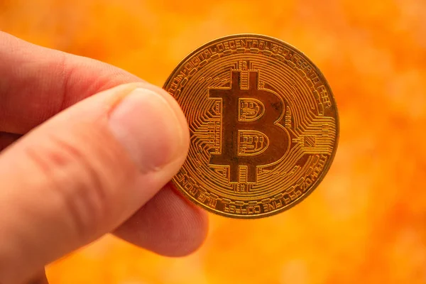 Bitcoin Ręce Nad Sterty Ziarna Kukurydzy Obraz Koncepcyjny Dla Kryptowaluta — Zdjęcie stockowe