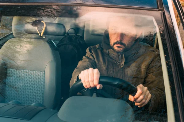 Vooraanzicht Man Bedrijf Stuurwiel Rijdende Auto — Stockfoto