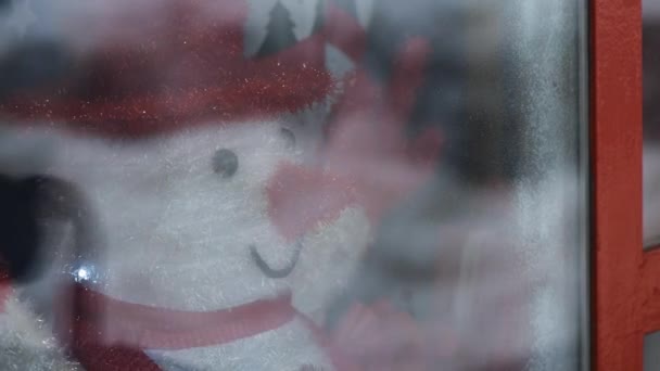 Boneco Neve Janela Loja Brinquedos Como Uma Decoração Para Temporada — Vídeo de Stock