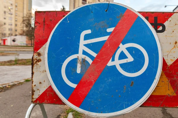 End Bicycle Lane Sign Weather Worn Traffic Signage — Stock Photo, Image