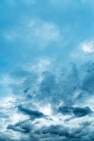 Céu Inverno Dramático Com Nuvens Como Fundo Tempo Sazonal — Fotografia de Stock