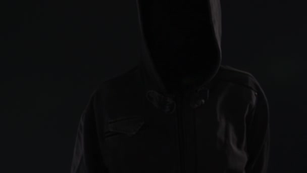 Hooded Computer Hacker Klik Virtuele Scherm Lage Belangrijke Slowmotion Beelden — Stockvideo