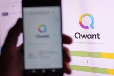 Novi Sad, Sırbistan - 19 Ocak 2019: Qwant, Paris'ten, masaüstü ve taşınabilir bilgisayarlar için kullanılabilir işletilen web arama motoru. Açıklayıcı yazı işleri.