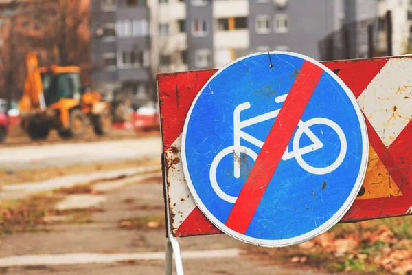 Dopravní Značka Konci Pruhu Pro Cyklisty Důvodu Stavebních Prací Silnici — Stock fotografie