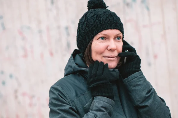 Mobile Phone Conversation Adult Caucasian Woman Talking Smartphone Out Street — Stock Photo, Image