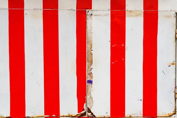 Red White Stripes Pattern Painted Grunge Metallic Surface Background — Stock Photo, Image