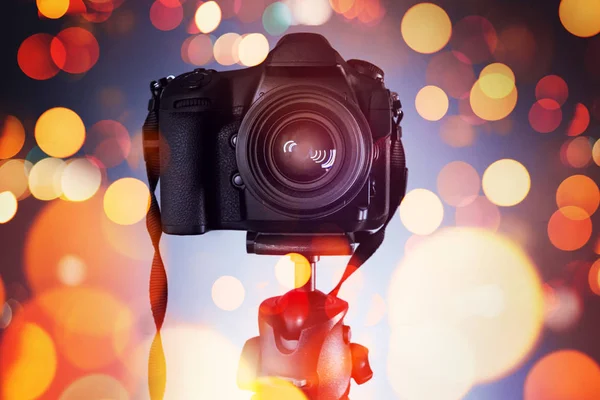 Dslr Φωτογραφική Μηχανή Στο Τρίποδο Φωτογράφιση Και Βιντεοσκόπηση Έννοια — Φωτογραφία Αρχείου