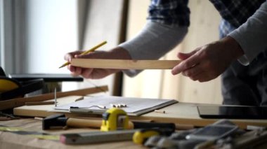 Marangoz eskiz çam ahşap tahta kesme küçük işletme ahşap proje için atölye