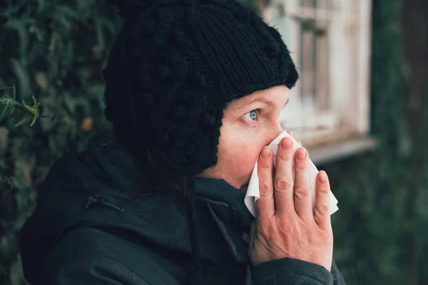 Woman Blowing Her Nose Paper Handkerchief Out Street Cold Winter — Stock Photo, Image