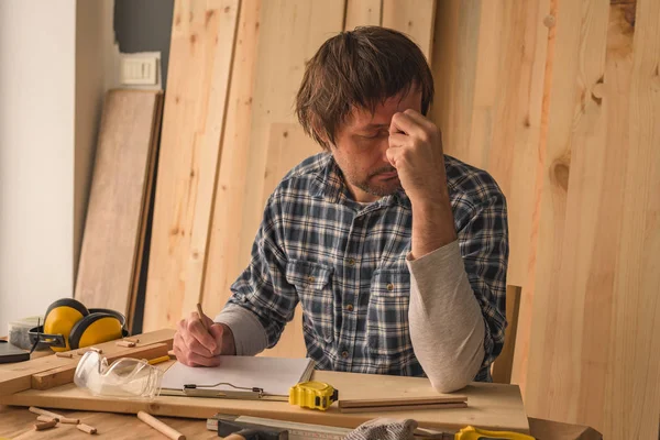 Carpenter Making Woodwork Project Notes Clipboard Paper His Small Business — Stock Photo, Image