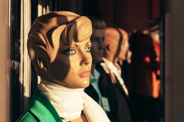 Tienda Tela Vintage Manequinn Muñecas Escaparate —  Fotos de Stock