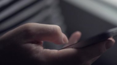Smartphone başparmak kavramı, resmi olmayan tıbbi durumu başparmak, genellikle bir sonucu olarak aşırı cep telefonu, tekrarlayan açgözlü ve artrit iltihabı tanısı