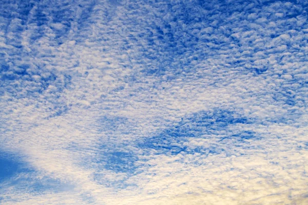 White fluffy clouds on blue sky — Stock Photo, Image