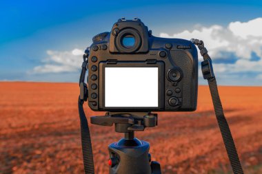 DSLR fotoğraf makinesi ekranı açık sahte