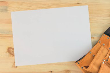 Sahte kopya yer ahşap masa olarak boş kağıt