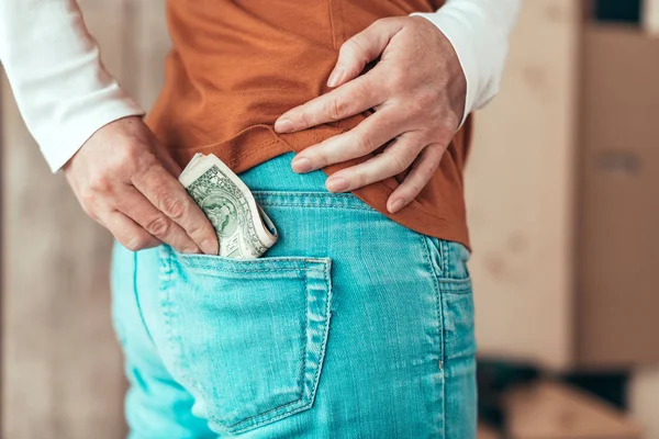 Female carpenter with cash money in back pocket — Stock Photo, Image