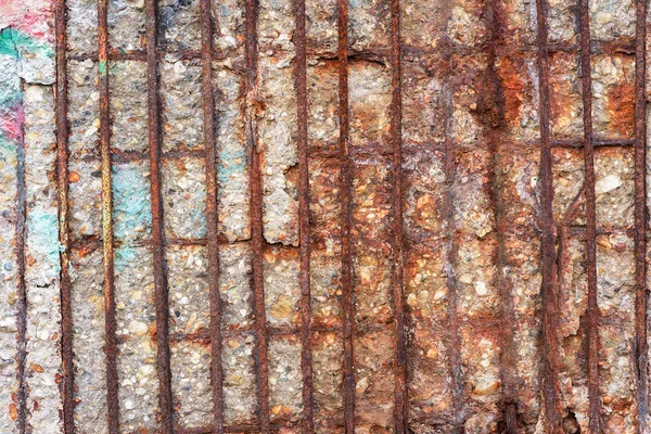 Korozyon ve çürüme betonarme duvarın — Stok fotoğraf