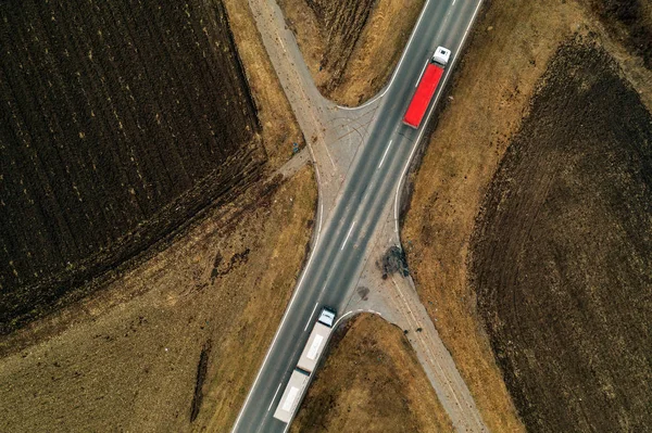 Camión en carretera, vista aérea —  Fotos de Stock