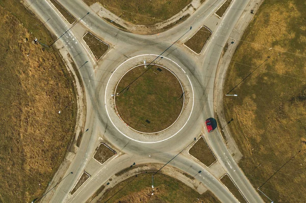 Trafik daire dolambaçlı yol kavşağı, üstten görünüm havadan görünümü