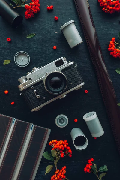 Flat lay hipster style vieil appareil photo vintage — Photo