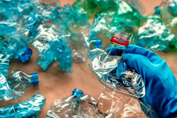 Sortowanie butelek z tworzywa sztucznego — Zdjęcie stockowe