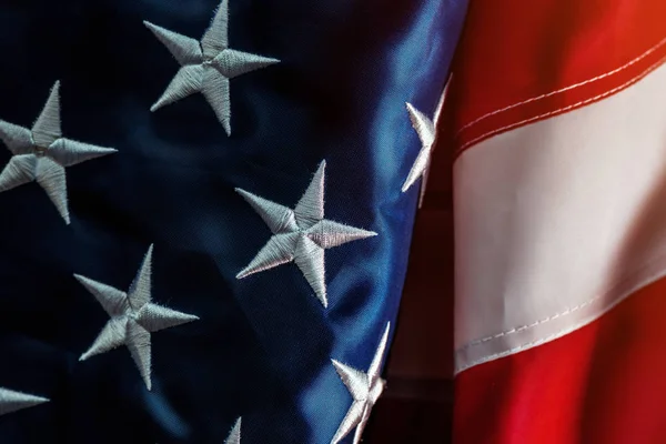 4 juli concept met verfrommeld Amerikaanse vlag — Stockfoto