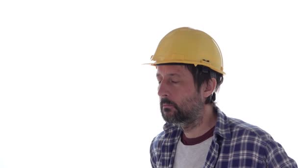 Retrato Trabajador Construcción Seguro Aislado Sobre Fondo Blanco — Vídeo de stock