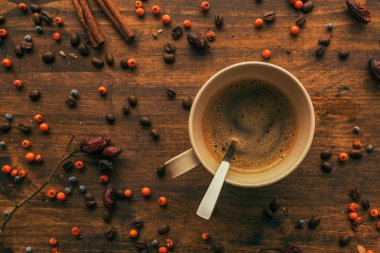 Kahve bardağı ve kaşık üst görünümü