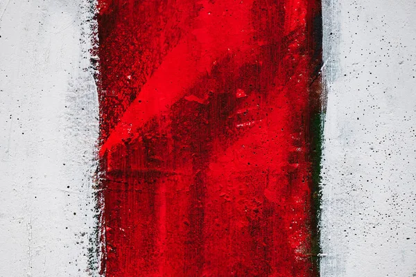 Tinta vermelha e branca listras padrão na parede — Fotografia de Stock