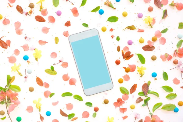 Smartphone mock up with springtime floral decoration — Stock Photo, Image