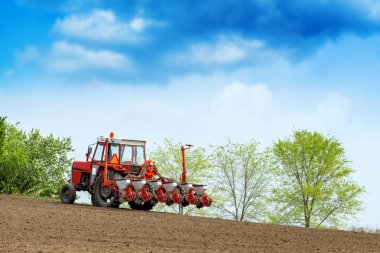 Monte li kırpma seeder ile traktör