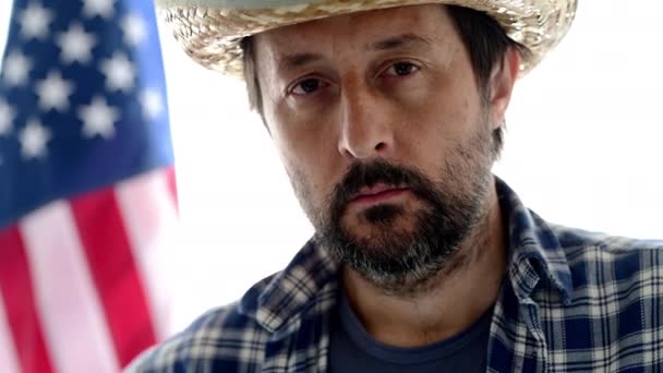 Fermier Américain Sérieux Regardant Caméra Portrait Homme Adulte Avec Chapeau — Video