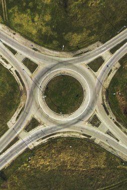 Trafik daire dolambaçlı yol kavşağı, üstten görünüm havadan görünümü