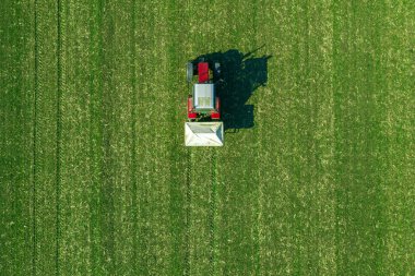 Tarım traktörü buğday kırpma alanı Npk ile gübreleme